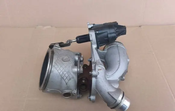 BMW 1 F40 Turbo 8631700