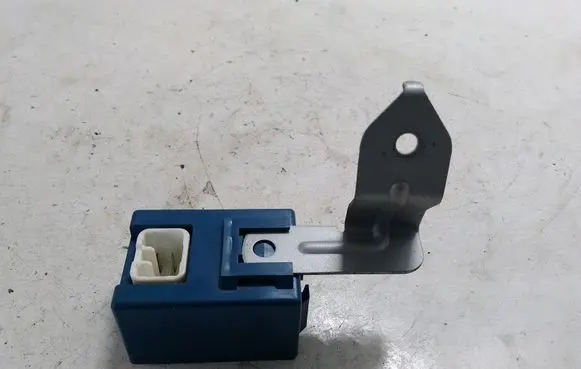 Toyota Prius (XW20) Window wiper relay 8594047010 0521003082