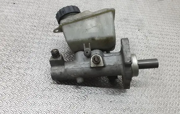 Master brake cylinder