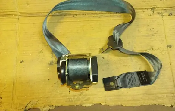 Renault Megane II Rear seatbelt 8200077387