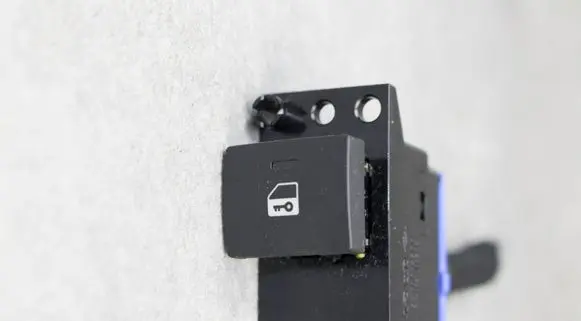 KIA Venga Central locking switch button 937001P900