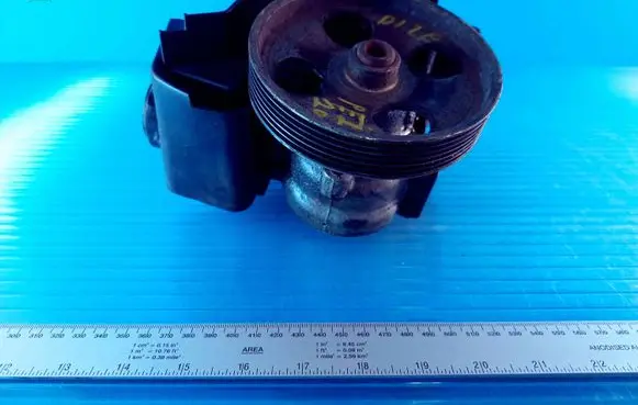 Peugeot 206 Power steering pump 9637000980