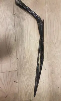 Nissan X-Trail T30 Rear wiper blade arm