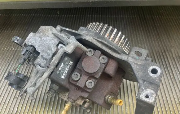 Ford Focus Fuel injection high pressure pump 9656300380 0445010102