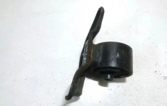 Mitsubishi Carisma Engine mount bracket