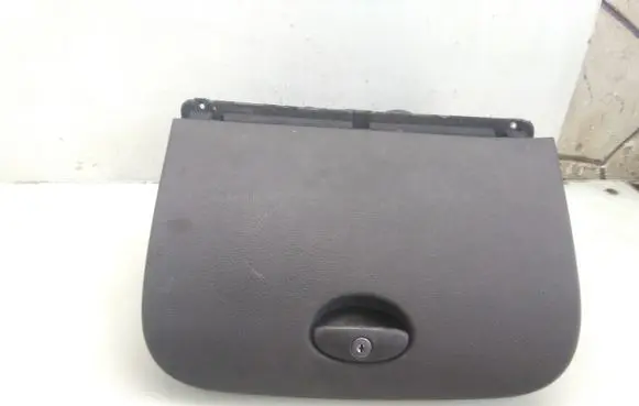 Citroen C5 Glove box