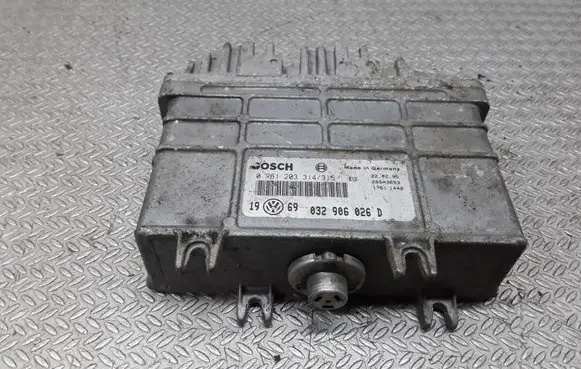 Volkswagen Golf III Engine control unit/module 0261203314 032906026D