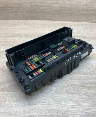 BMW 5 F10 F11 Fuse module 9234421 923442101