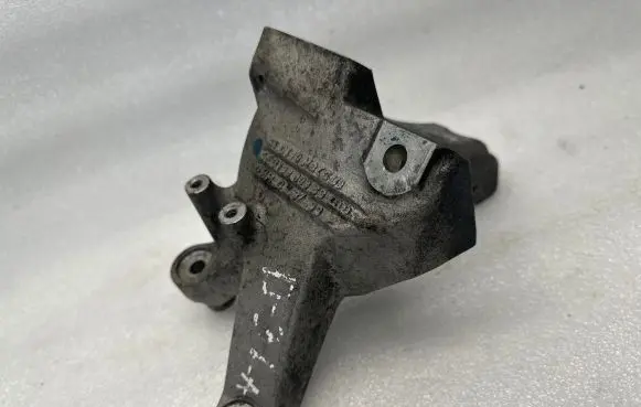 Audi A8 S8 D3 4E Engine mounting bracket 4E0199308BB