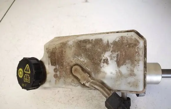 Ford Focus Brake fluid reservoir 03350891031