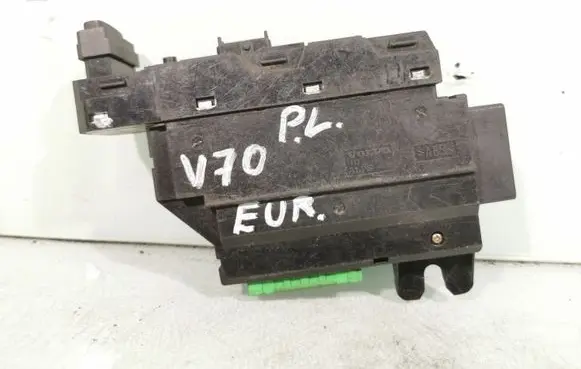 Volvo V70 Electric window control switch 8682950