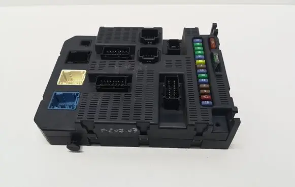 Peugeot 207 Fuse module 9663798480