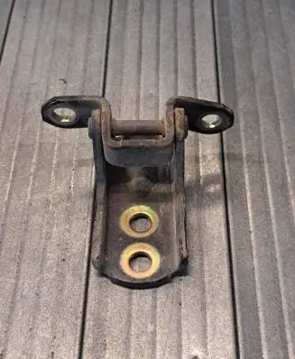 Nissan X-Trail T30 Front door lower hinge 