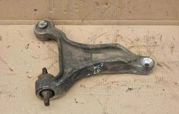 Volvo XC70 Front lower control arm/wishbone P30635231