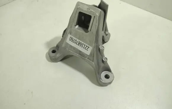 Engine mounting bracket