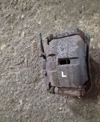 Nissan X-Trail T31 Front brake caliper