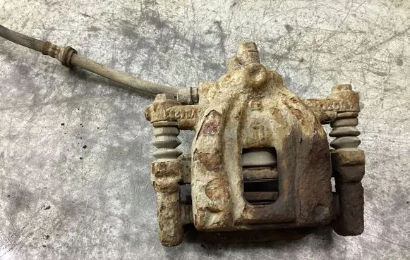 Honda CR-V Rear brake caliper