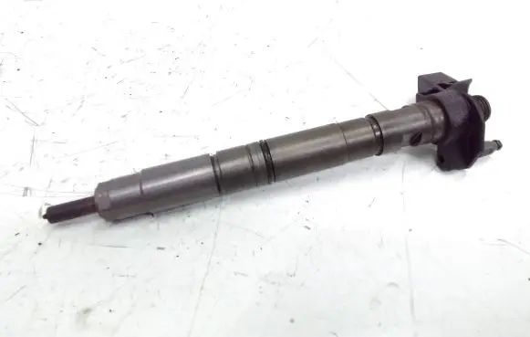 Volkswagen Beetle A5 Fuel injector 0445116011 03L130277A