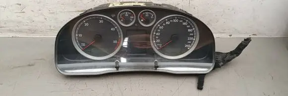 Volkswagen PASSAT B5.5 Speedometer (instrument cluster) 3B0920827A 110080198 88311245