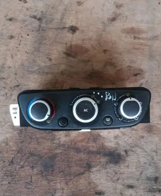 Renault Megane III Climate control unit T1001786G