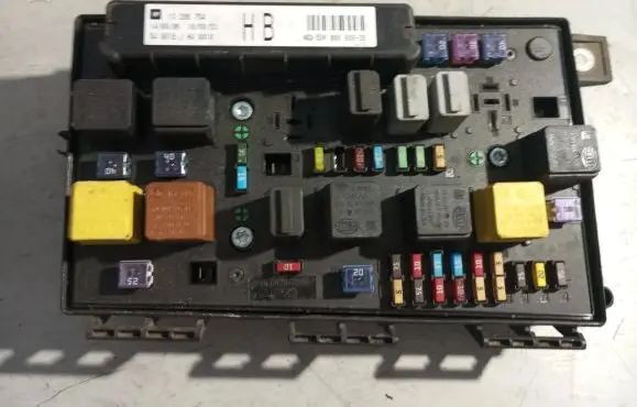 Opel Zafira B Fuse box set 13206754 5DK00866838