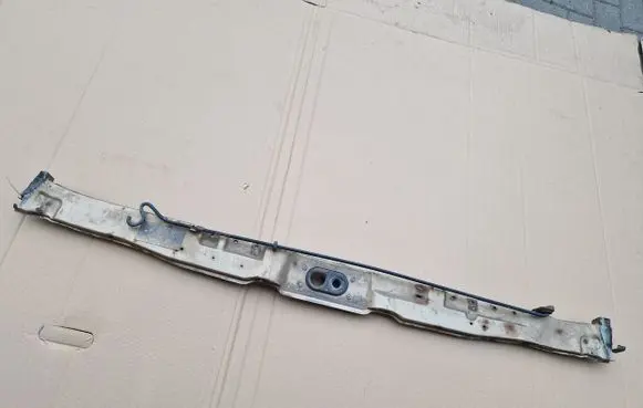 Volkswagen Golf I Top upper radiator support slam panel 171805563 171805563H