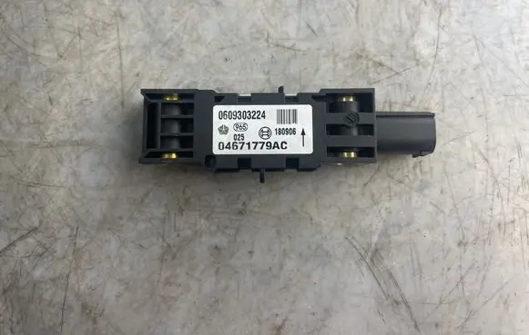 Jeep Grand Cherokee (WK) Airbag deployment crash/impact sensor 04671779ac