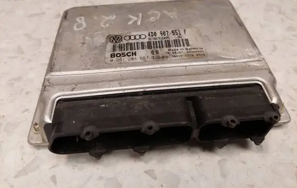 Volkswagen PASSAT B5 Engine control unit/module 4D0907551F 0261204687
