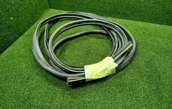 Opel Vivaro Loading door rubber seal (on body) 