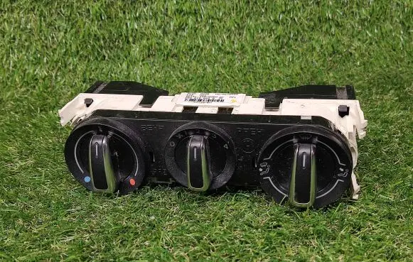 Volkswagen Polo V 6R Climate control unit 6R0819045B