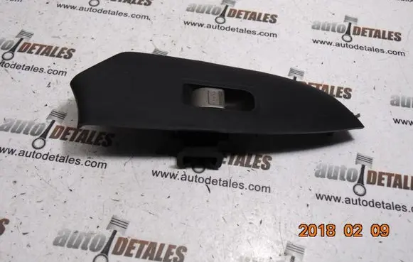 Honda CR-V Electric window control switch 83711SCAXA011M1
