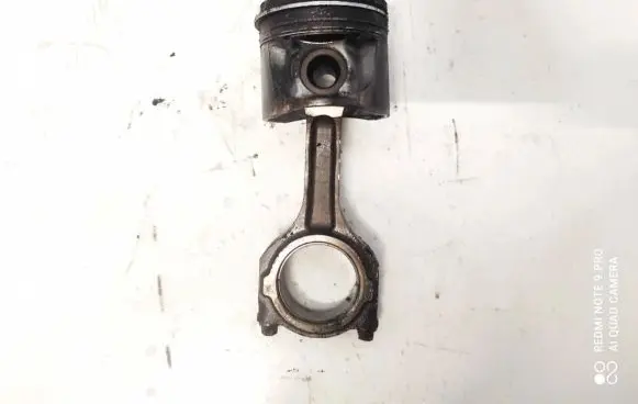 Ford Focus Piston with connecting rod