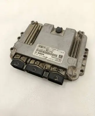 Ford Fiesta Engine control unit/module 9V2112A650AD 0281015428