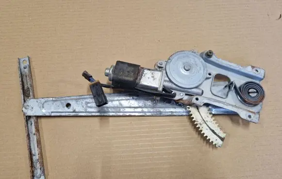 Nissan Patrol Y61 Rear door window regulator with motor 82731VB011