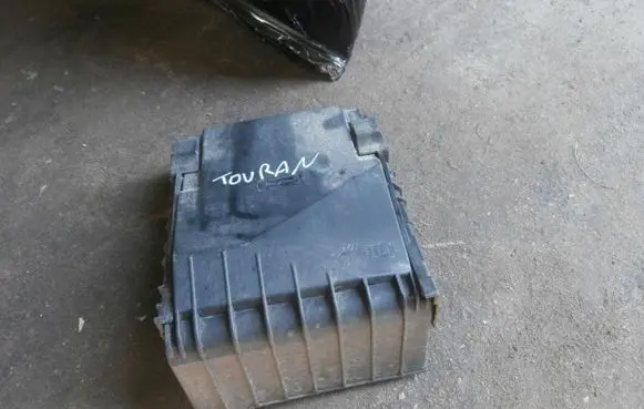 Volkswagen Touran I Fuse module