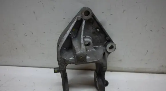 Chrysler Town u0026 Country V Gearbox mounting bracket 04721570AB