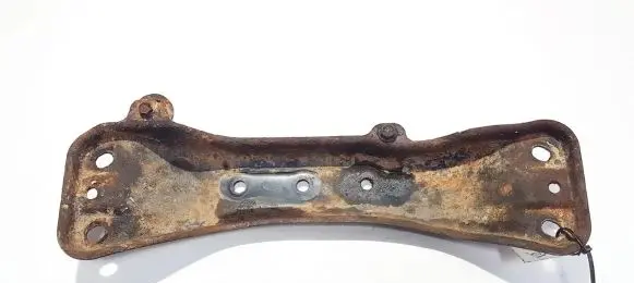 Subaru Legacy Engine mounting bracket
