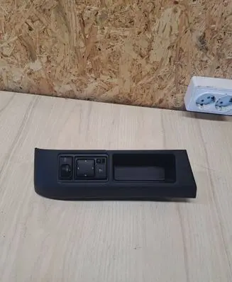 Nissan Micra Wing mirror switch 68485
