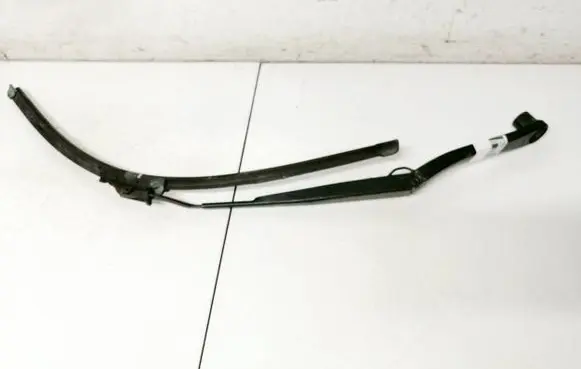 Chrysler 300 - 300C Front wiper blade arm