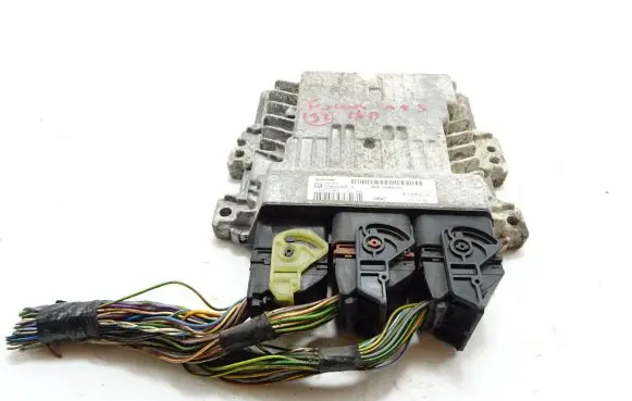 Ford Focus Engine control unit/module BV6112A650NG S180133028 SID807EV0