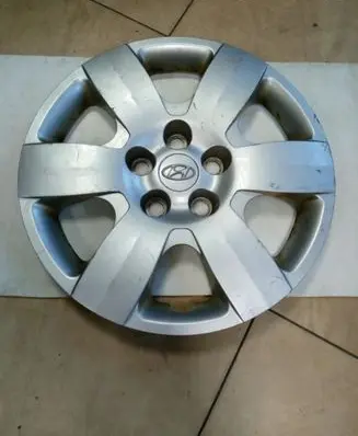 Hyundai Sonata R16 wheel hub/cap/trim 