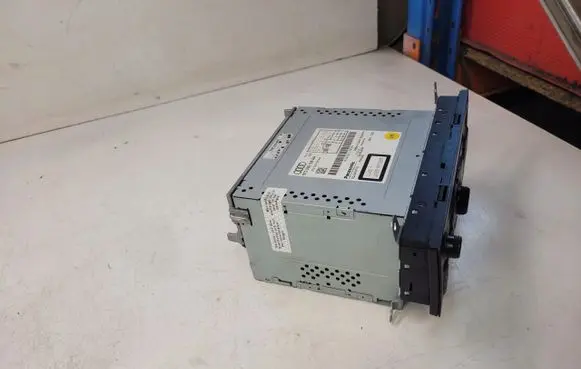 Audi A4 S4 B8 8K CD/DVD changer 8T2035195AA