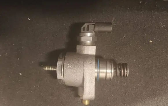 Audi A4 S4 B9 Fuel injection high pressure pump 06l127027c