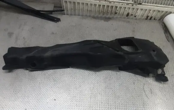 Chrysler 300 - 300C Other engine bay part 04806222AB