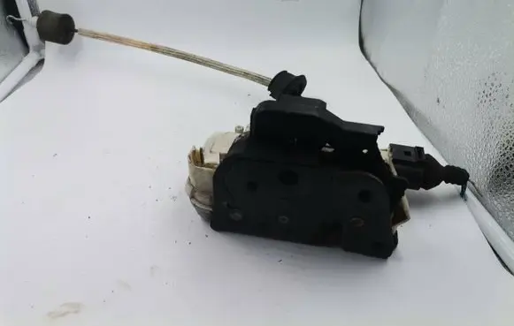Volvo V50 Front door lock 30753664