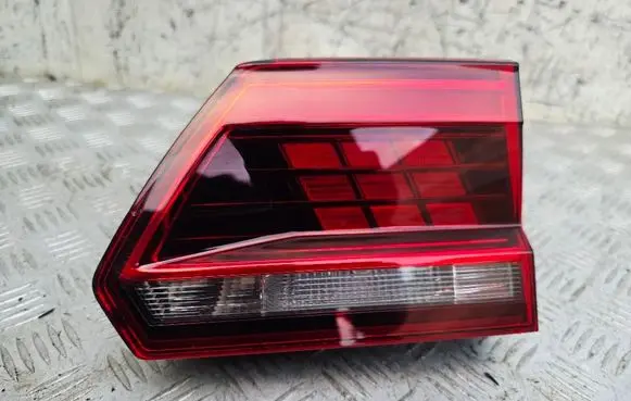 Tailgate rear/tail lights
