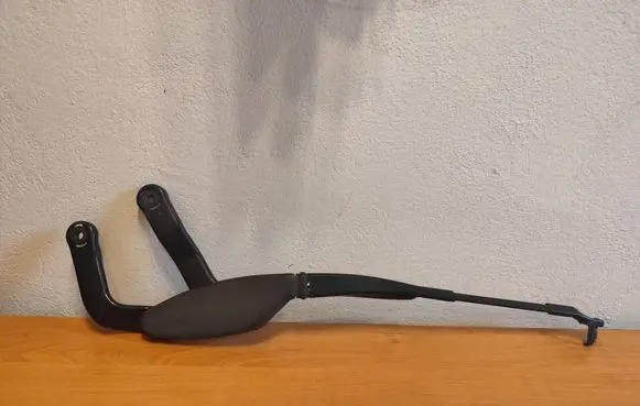 Mercedes-Benz E W211 Front wiper blade arm A2118200444