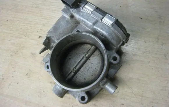 Chrysler Crossfire Throttle valve A1121410125