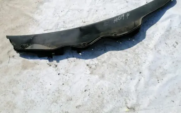 Mercedes-Benz CLC CL203 Wiper trim 2038301813