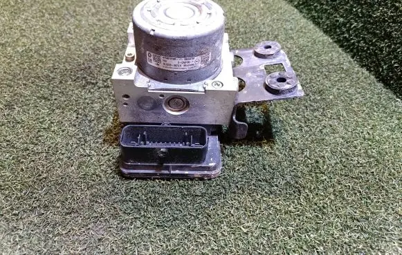 Renault Trafic III (X82) ABS Pump 476601418R 93459794